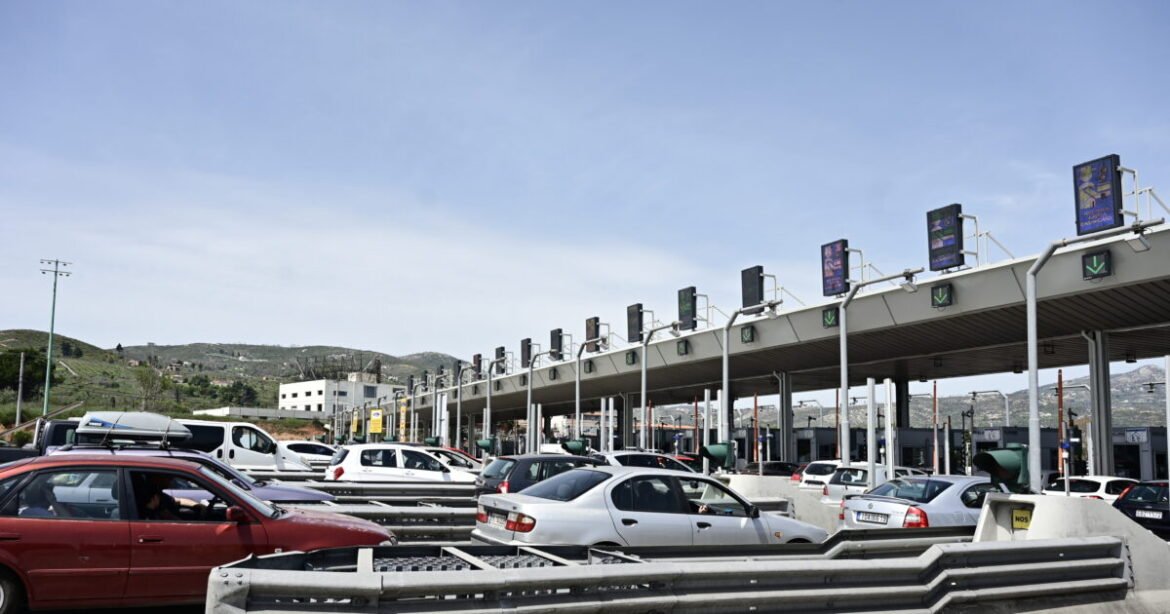 «Πάσχα στο δρόμο: Ουρές και πληρότητες – Οι τελευταίοι εκδρομείς αποχαιρετούν την πόλη»