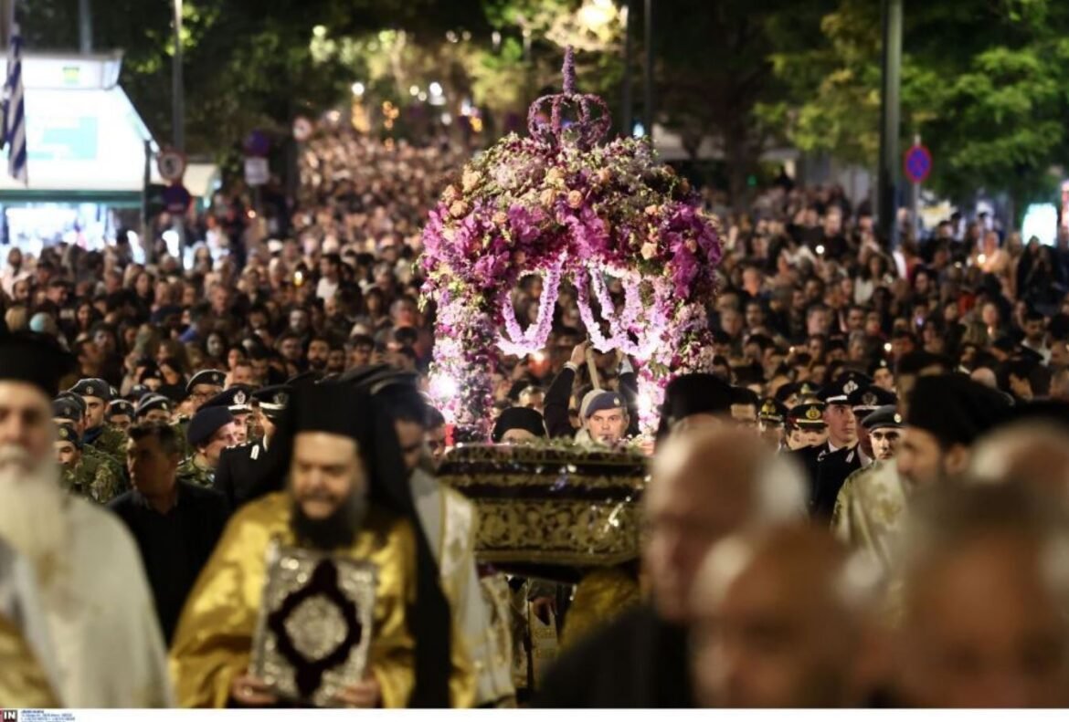 «Εντυπωσιακή Συμμετοχή Πιστών στην Περιφορά του Επιταφίου της Μητρόπολης Αθηνών – Δείτε ΦΩΤΟ και ΒΙΝΤΕΟ»