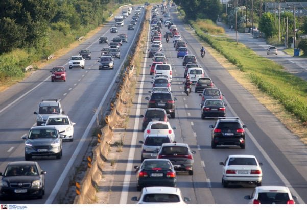 «Θεσσαλονίκη: Χαρούμενη Πασχαλινή Έξοδος με 100% Πληρότητες στα ΚΤΕΛ και 160.000 Οχήματα στους Δρόμους!»