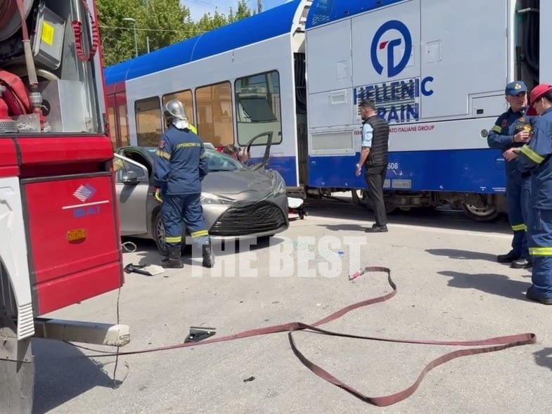 Πάτρα: Σφοδρή σύγκρουση τρένου με αυτοκίνητο στην Ανθείας – Τραυματισμένη η οδηγός!