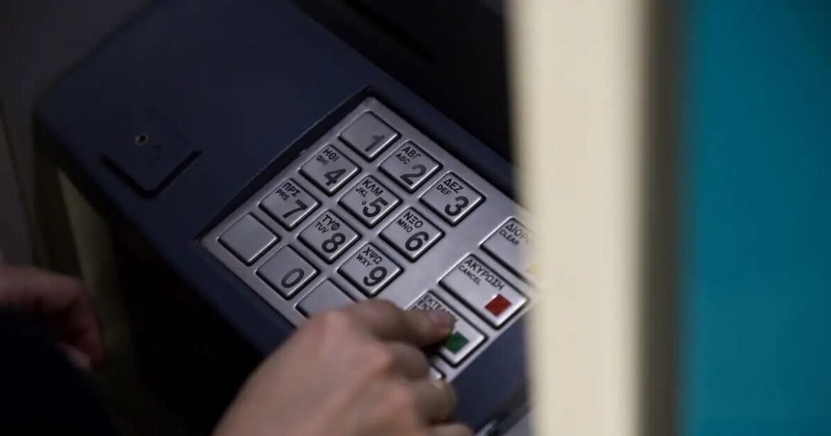 «Πάσχα: Τι σημαίνουν οι αργίες για τις τραπεζικές συναλλαγές και τα καταστήματα – Η ημερομηνία επαναλειτουργίας των τραπεζών»