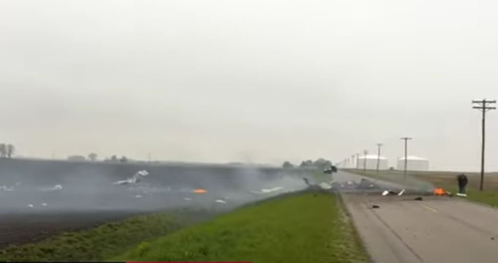 Τραγωδία στον αέρα: Συντριβή αεροπλάνου στο Ιλινόις με όλους τους επιβάτες νεκρούς (Βίντεο)