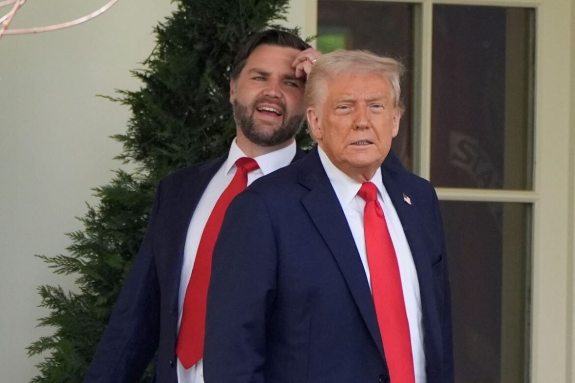 «Σκάνδαλο στο Στέιτ Ντιπάρτμεντ: Ο Τραμπ προτείνει ριζικές απολύσεις και κλείσιμο διπλωματικών γραφείων!»