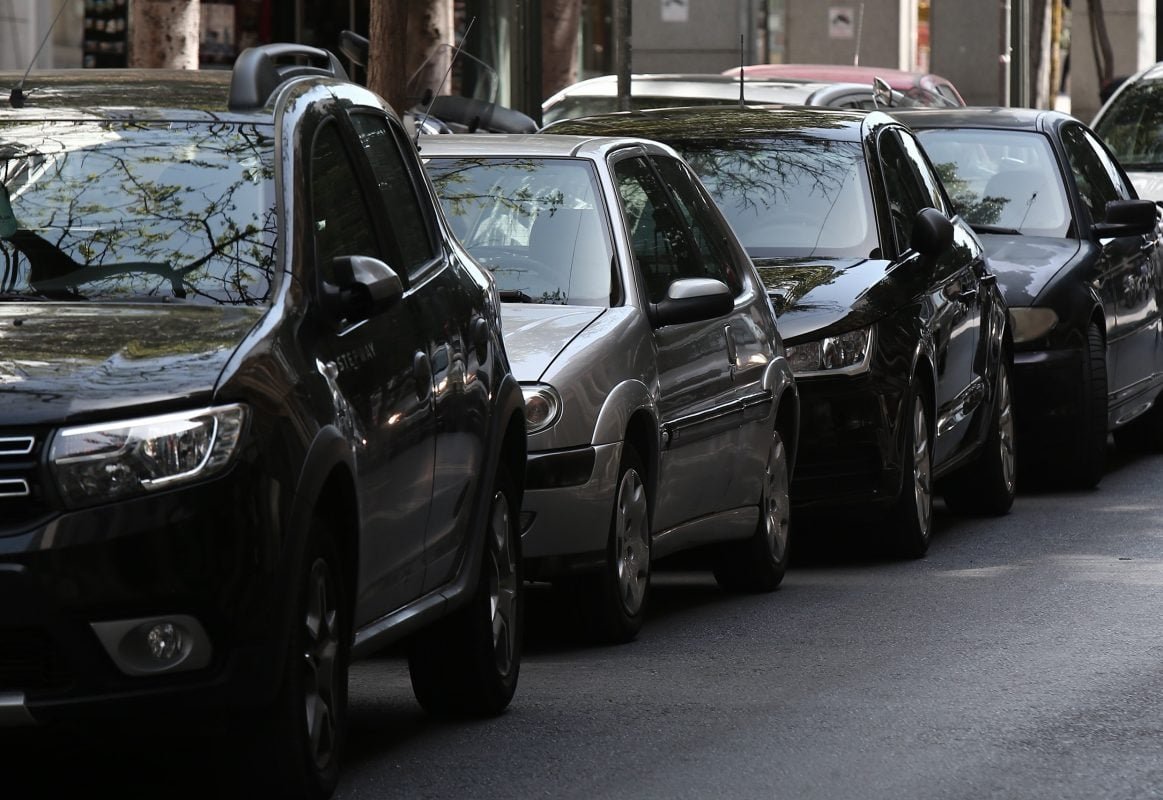 «Αττική: Οι Τιμές Στάθμευσης Ξεπερνούν Διαμερίσματα – Το Νέο Χρηματιστήριο του Αυτοκινήτου»