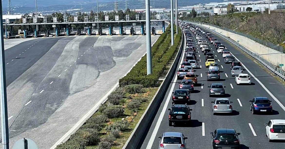 «Αττική Οδός: Σοβαρές καθυστερήσεις στο ρεύμα προς το Αεροδρόμιο – Τι πρέπει να γνωρίζετε»