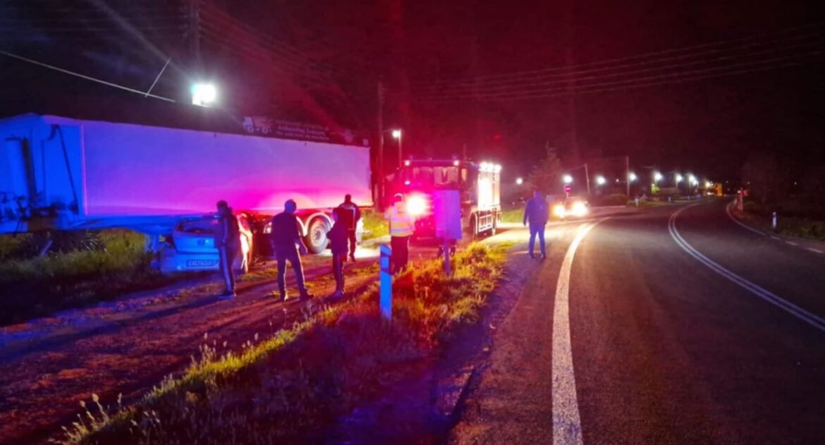 Σοβαρό τροχαίο στην Κοζάνη: Γυναίκα τραυματίζεται όταν το αυτοκίνητό της συγκρούεται με ρυμουλκούμενο – Δείτε ΦΩΤΟ και ΒΙΝΤΕΟ!