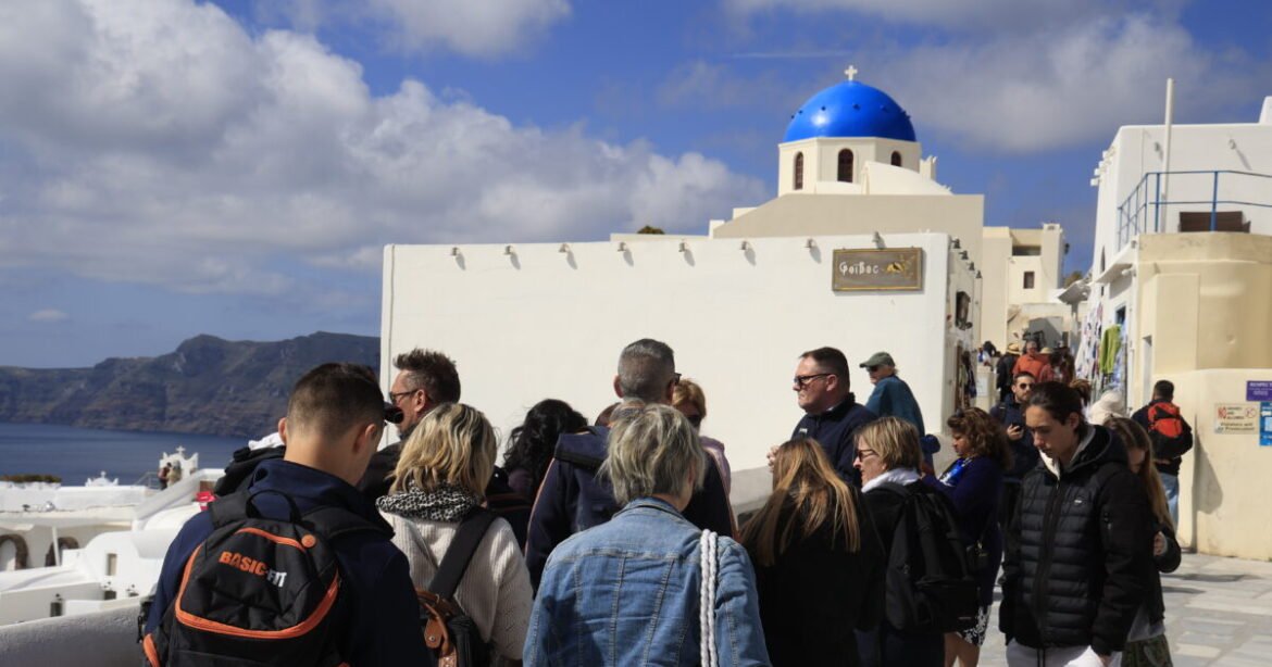 «Εκρηκτική Άνοδος 5,4% στην Τουριστική Κίνηση: Ιανουάριος – Φεβρουάριος 2025»