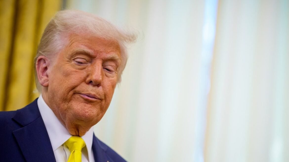 «Τραμπ: Μειώσεις δασμών από την Κίνα για να αντιμετωπιστούν οι αυξήσεις τιμών και τα άδεια ράφια»