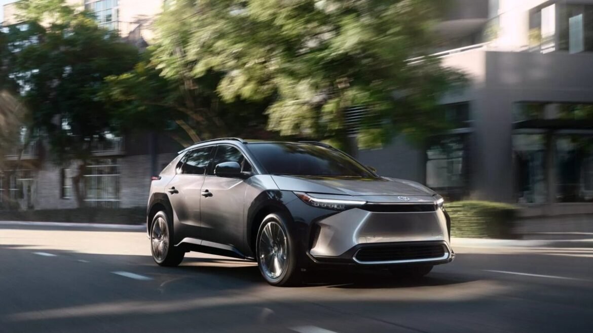 Η Toyota Ετοιμάζεται να Φέρει την Επανάσταση στην Αυτόνομη Οδήγηση με τη Συνεργασία της Waymo!