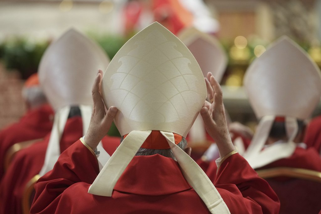 «Αναζητώντας τον Νέο Πάπα: Ποιοι είναι οι Υποψήφιοι που Ξεχωρίζουν πριν το Κονκλάβιο»