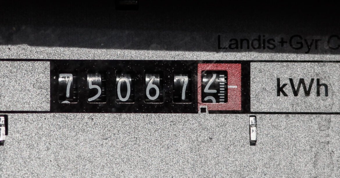 «ΔΕΗ: Αποκαλύπτεται το νέο πράσινο τιμολόγιο του Μαΐου – Μόλις 0,136 ευρώ/kWh!»