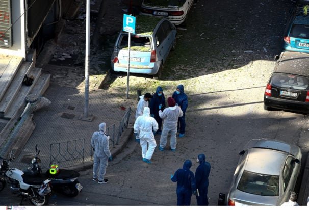 Σοκ στη Θεσσαλονίκη: Ανακαλύφθηκαν πυροκροτητές στο σπίτι 38χρονης μετά από έκρηξη!