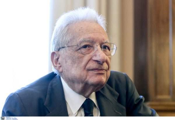 «Θλίψη για τον θάνατο του Πέτρου Μολυβιάτη: Ένας σπουδαίος πρώην υπουργός Εξωτερικών αποχαιρετά τον κόσμο»