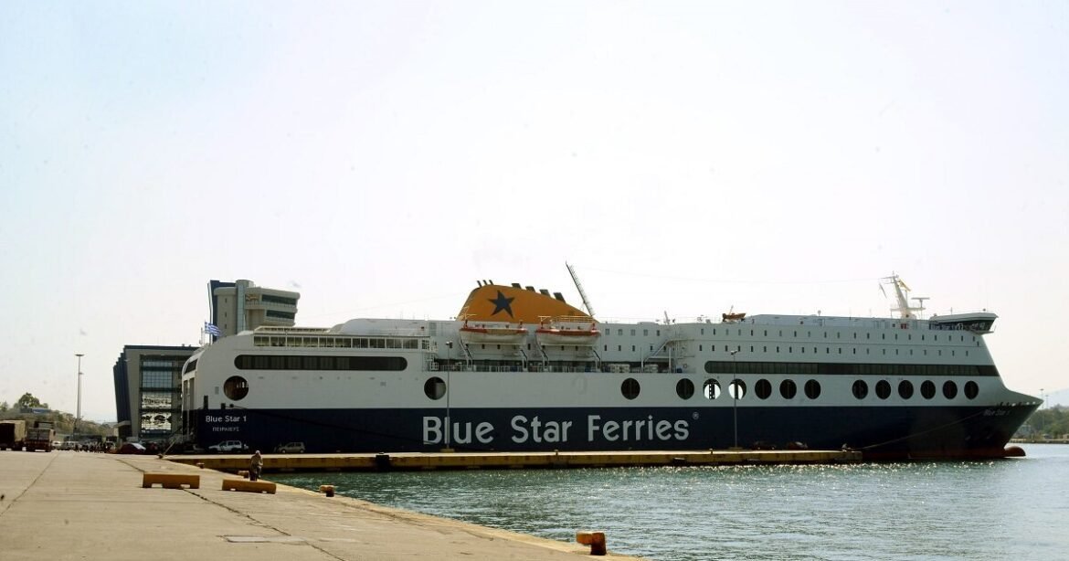 «Συναγερμός στο Blue Star 1: Εκκένωση πλοίου με 750 επιβάτες λόγω προειδοποίησης για βόμβα»