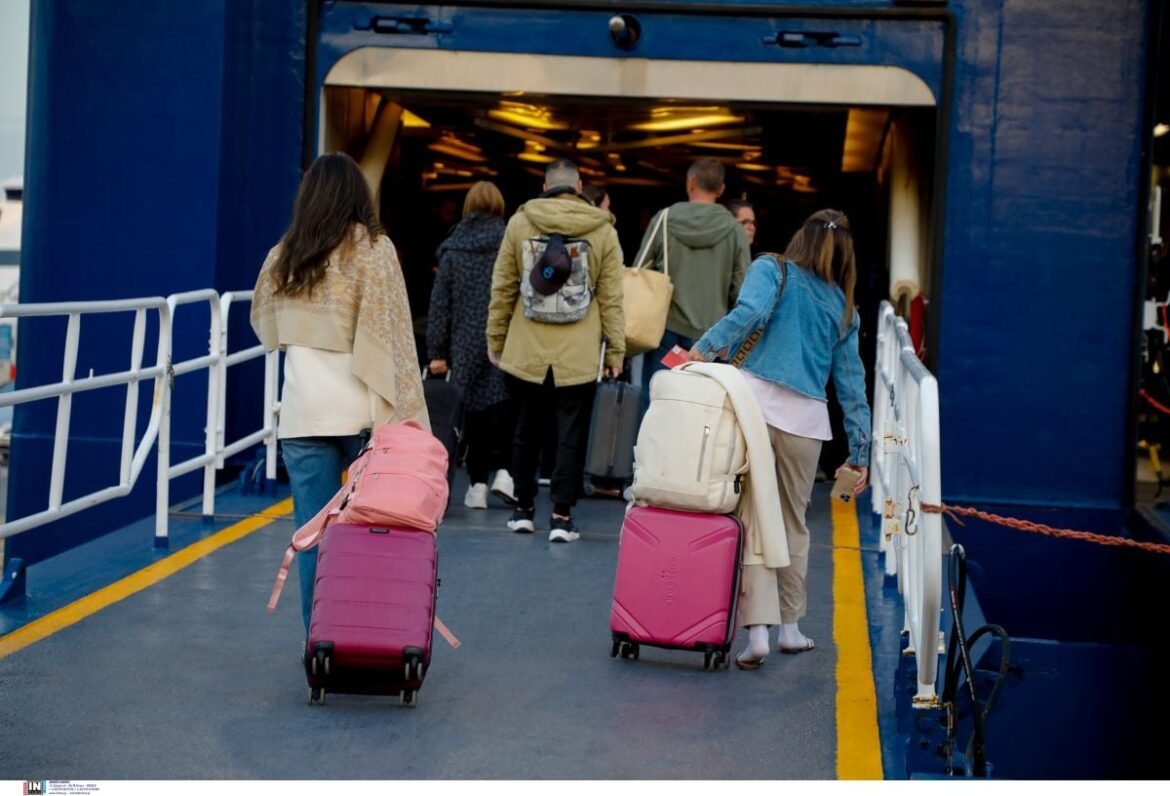 «Αναστάτωση στον Πειραιά: Απέπλευσε το πλοίο που εκκενώθηκε λόγω απειλής βόμβας για Χίο και Μυτιλήνη»