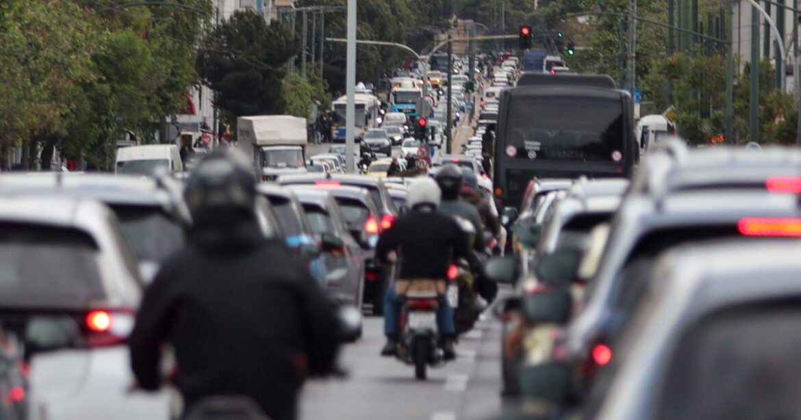 «Κυκλοφοριακό Χάος: Κηφισός, Κηφισίας, Μεσογείων και Λεωφόρος Συγγρού στο «κόκκινο» – Αττική Οδός σε κρίση!»