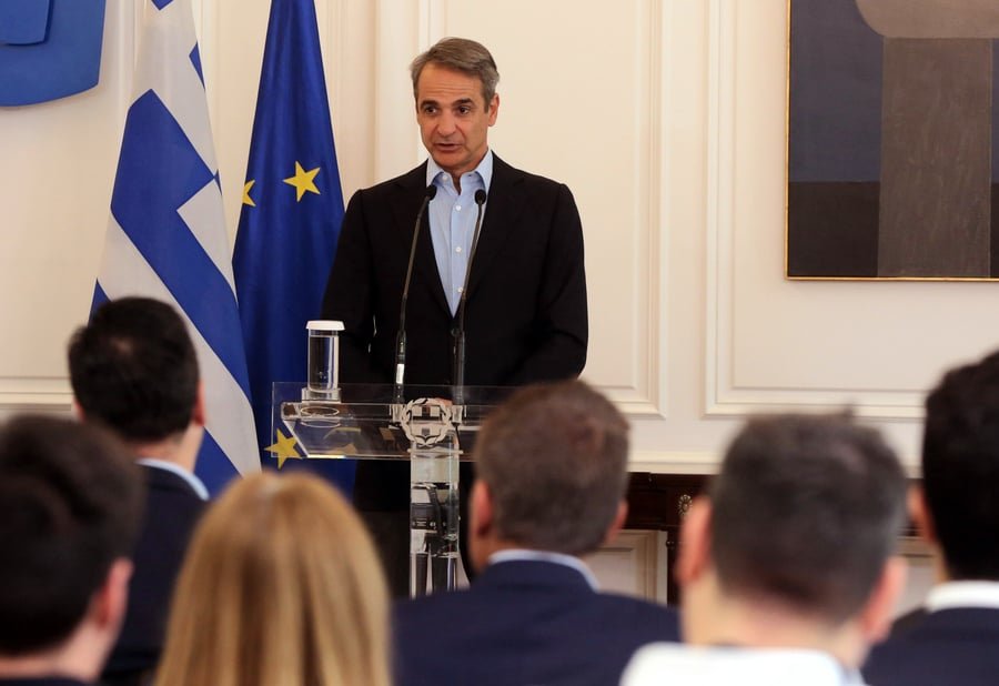 «Μητσοτάκης: Η Ενεργός Εμπλοκή των Γονέων Κλειδί για την Επιτυχία του Kids Wallet και την Καταπολέμηση της Νεανικής Παραβατικότητας»