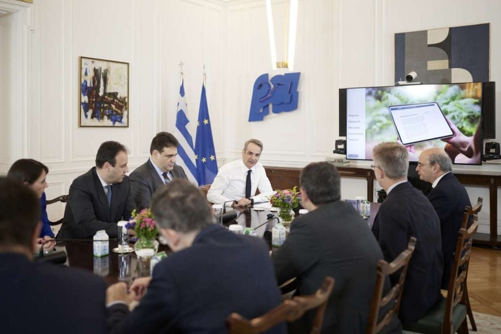 «Μητσοτάκης: Νέα Εργαλεία Λογοδοσίας στο Δημόσιο με Ερωτηματολόγια στους Πολίτες Κάθε Άνοιξη και Φθινόπωρο»