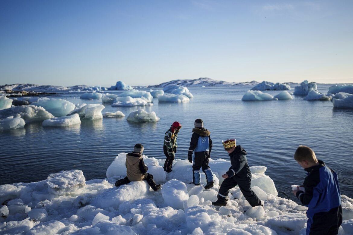 «Σκάνδαλο Κατασκοπείας στη Γροιλανδία: Οι ΗΠΑ στο στόχαστρο για Παρακολούθηση Συμμάχων»