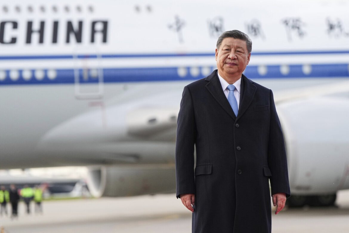 «Σι Τζινπίνγκ στη Μόσχα: Εντυπωσιακή αυτοκινητοπομπή για την «Ημέρα της Νίκης» – Δείτε το βίντεο!»