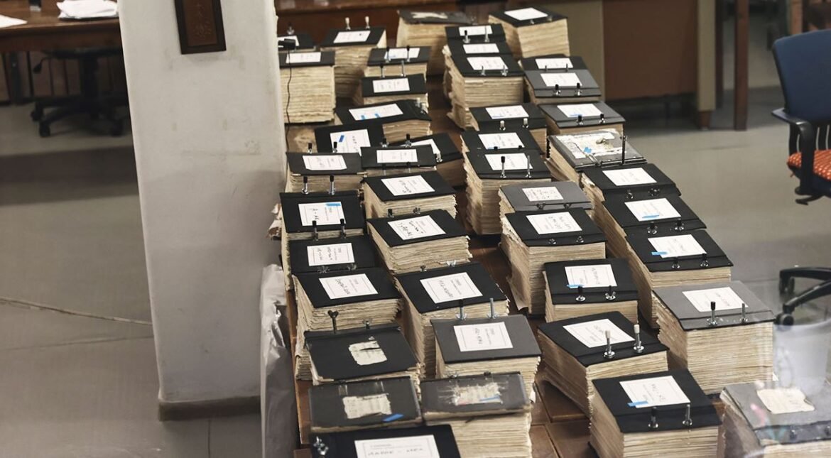 «Αποκαλύψεις από τα Κτηματολογικά Γραφεία: Οι Σκοτεινοί Διάλογοι του Κυκλώματος»