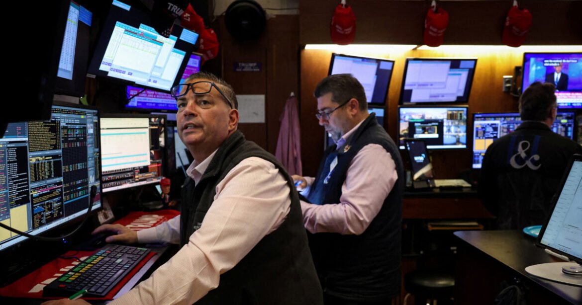 Wall Street: Εκρηκτική άνοδος 600 μονάδων για τον Dow Jones μετά την εμπορική συμφωνία Τραμπ με το Ηνωμένο Βασίλειο!