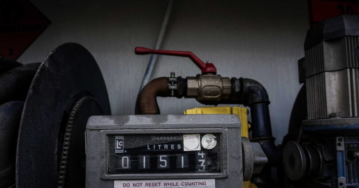 «Κατακόρυφη Πτώση στη Ζήτηση Ελληνικών Καυσίμων: Το Εμπορικό Έλλειμμα Διευρύνεται»