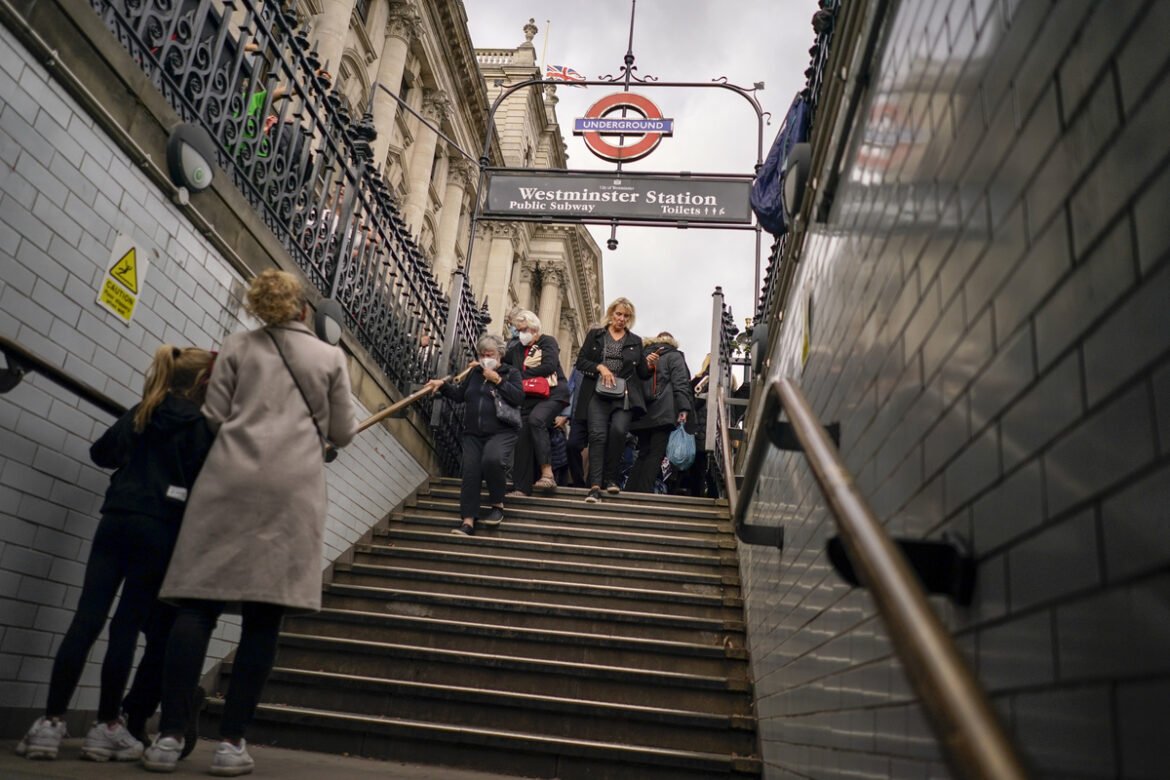 Χάος στο Λονδίνο: Μπλακ άουτ ανατρέπει τα δρομολόγια του μετρό!