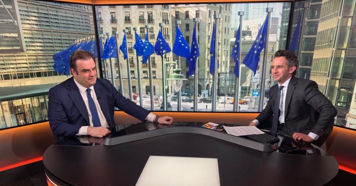 Πιερρακάκης στο Bloomberg: Η Ελλάδα στοχεύει σε πρόωρη αποπληρωμή δανείων διάσωσης κατά 10 χρόνια!