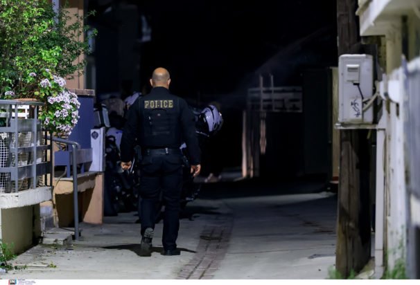 Λάρισα: Σοκ και Δέος – Ο 21χρονος που σκότωσε τη μητέρα του σε καβγά και η φρικτή αποκάλυψη της δολοφονίας