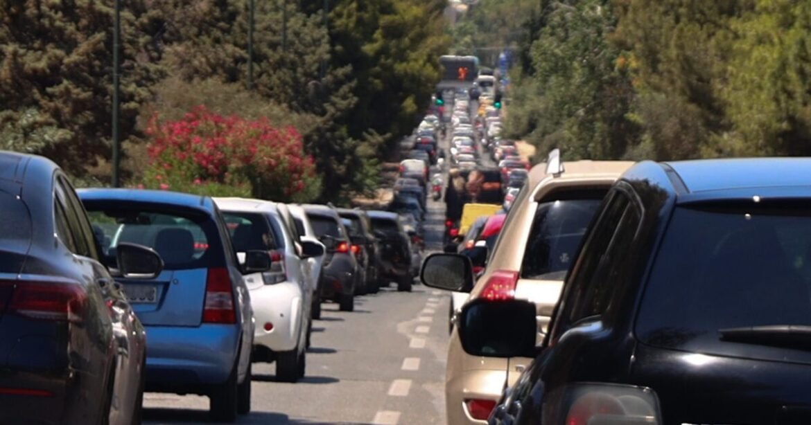 «Κίνηση στους Δρόμους: Μποτιλιάρισμα και «Κόκκινο» Σημείο σε Κηφισό, Κηφισίας και Αττική Οδό»