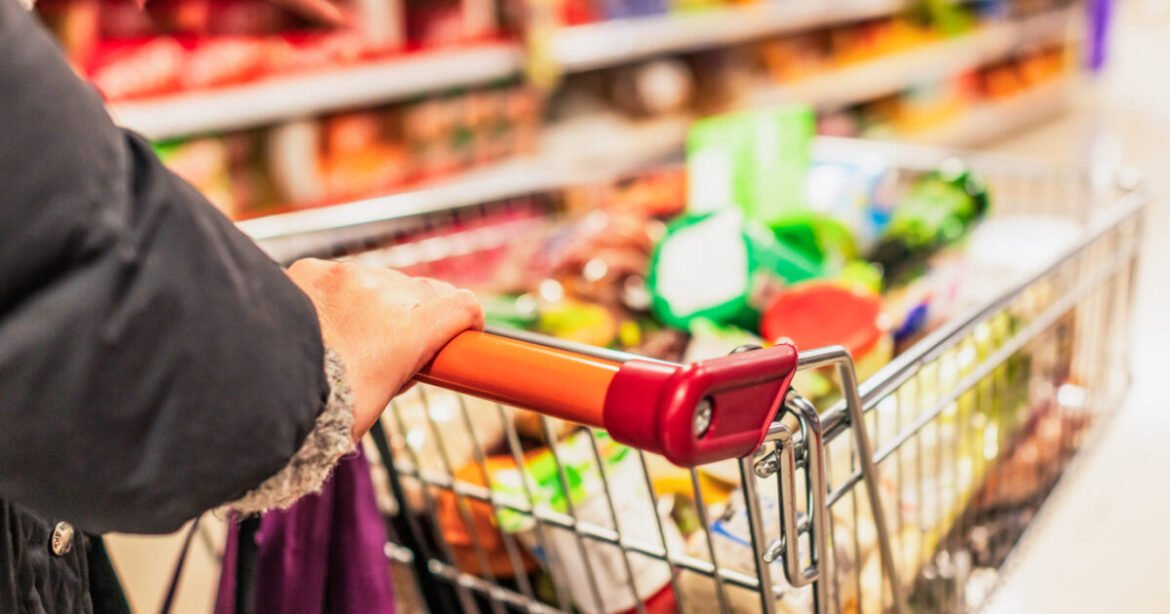 «Σούπερ Μάρκετ: Αυξάνονται οι Επισκέψεις, αλλά Μειώνονται οι Δαπάνες των Καταναλωτών»