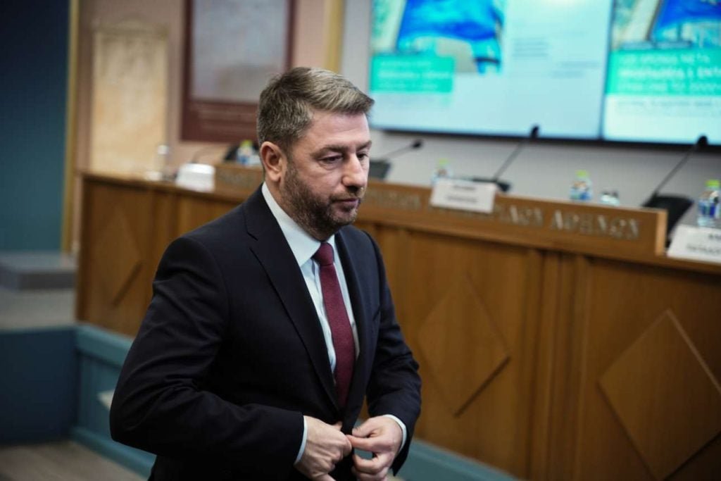 «Πόρισμα Καρώνη: Το Μαξίμου απαιτεί δημόσια απολογία από τον Ανδρουλάκη»