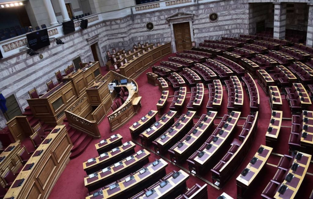 «Βουλή: Νέες ρυθμίσεις για τη συμμετοχή συζύγων πολιτικών σε ξένες εταιρείες»