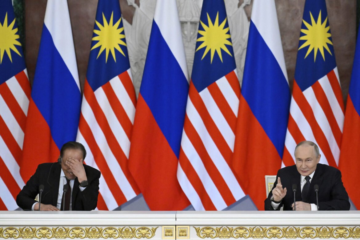 «Πούτιν και Μαλαισιανός Πρωθυπουργός: Χιούμορ και Αναμονή για το Ταξίδι στην Κωνσταντινούπολη (Βίντεο)»