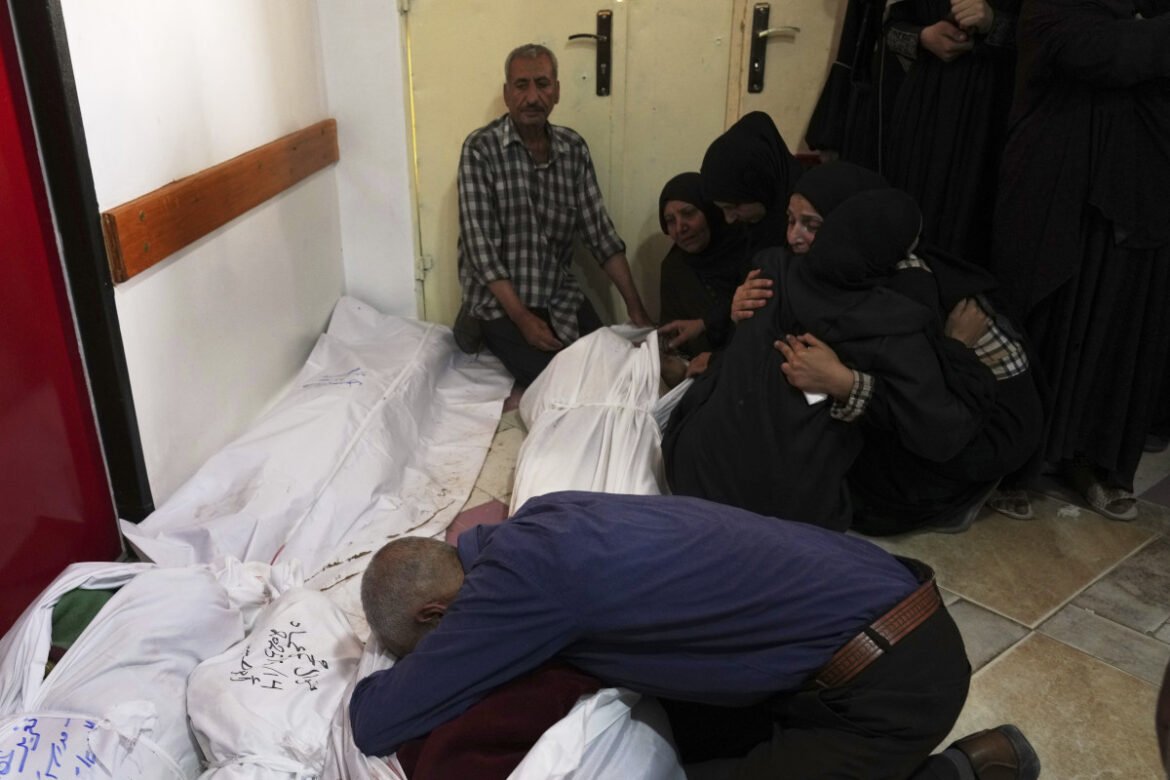 «Τουλάχιστον 80 θάνατοι από σφοδρούς βομβαρδισμούς στη Γάζα – Επείγουσα εκκένωση συνοικίας από τον Ισραηλινό Στρατό»