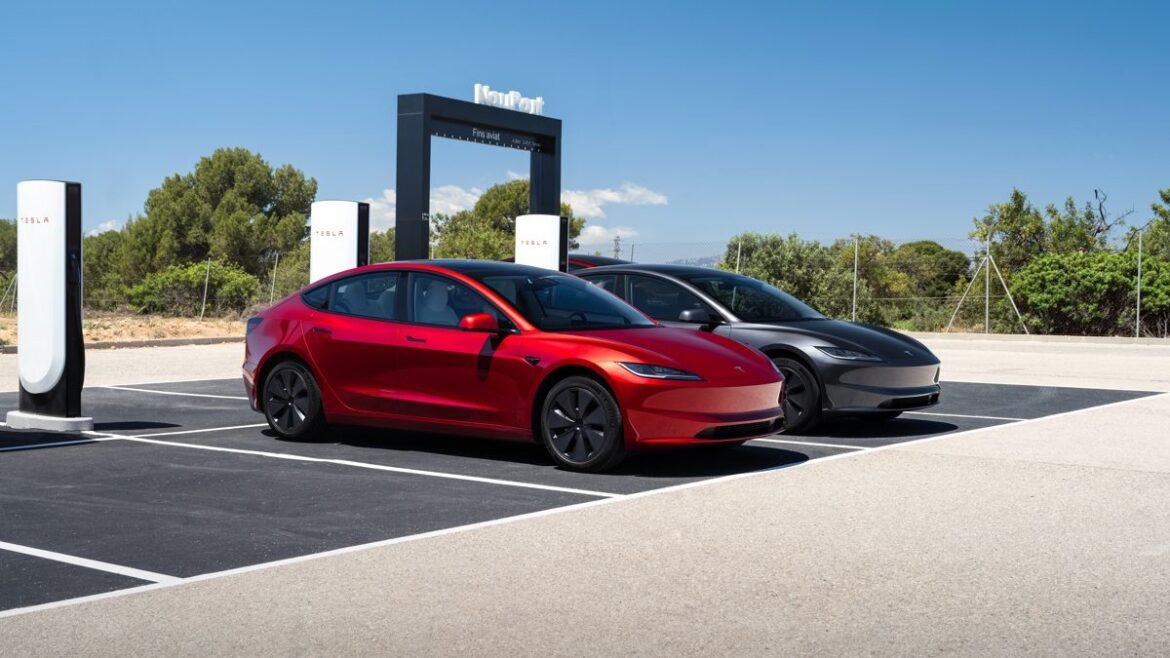 Η Tesla φέρνει επανάσταση στην Ελλάδα: Εγκαινιάζει τους πρώτους σταθμούς V4 Supercharger!