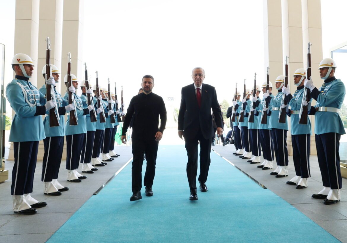 «Ομίχλη και Γόρδιοι Δεσμοί: Οι Ειρηνευτικές Συνομιλίες Ουκρανίας – Ρωσίας στην Κωνσταντινούπολη»