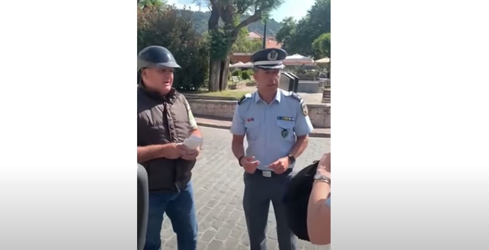 Ναύπακτος: Δωρεάν κράνη από την Τροχαία αντί για κλήσεις – Δείτε το εντυπωσιακό βίντεο!