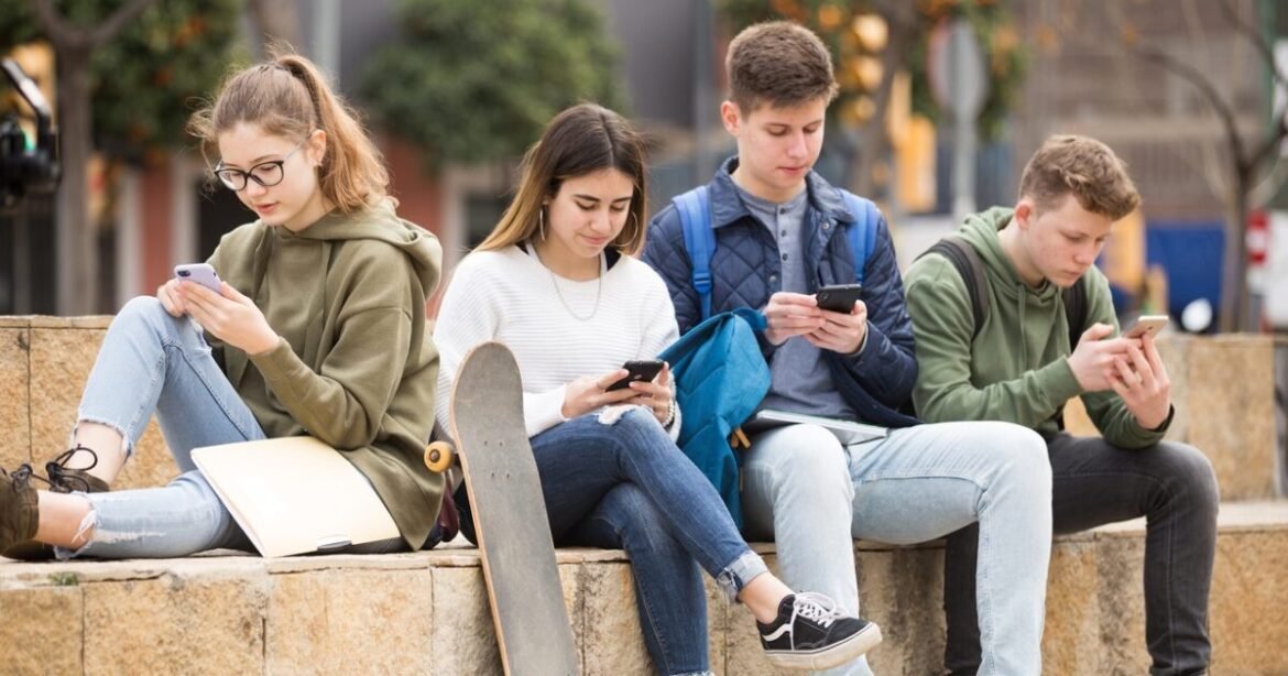 Επανάσταση για τους Νέους: 150 ευρώ για 154.064 νέους 18 και 19 ετών – Ραγδαία αύξηση στις αιτήσεις του Youth Pass 2025!