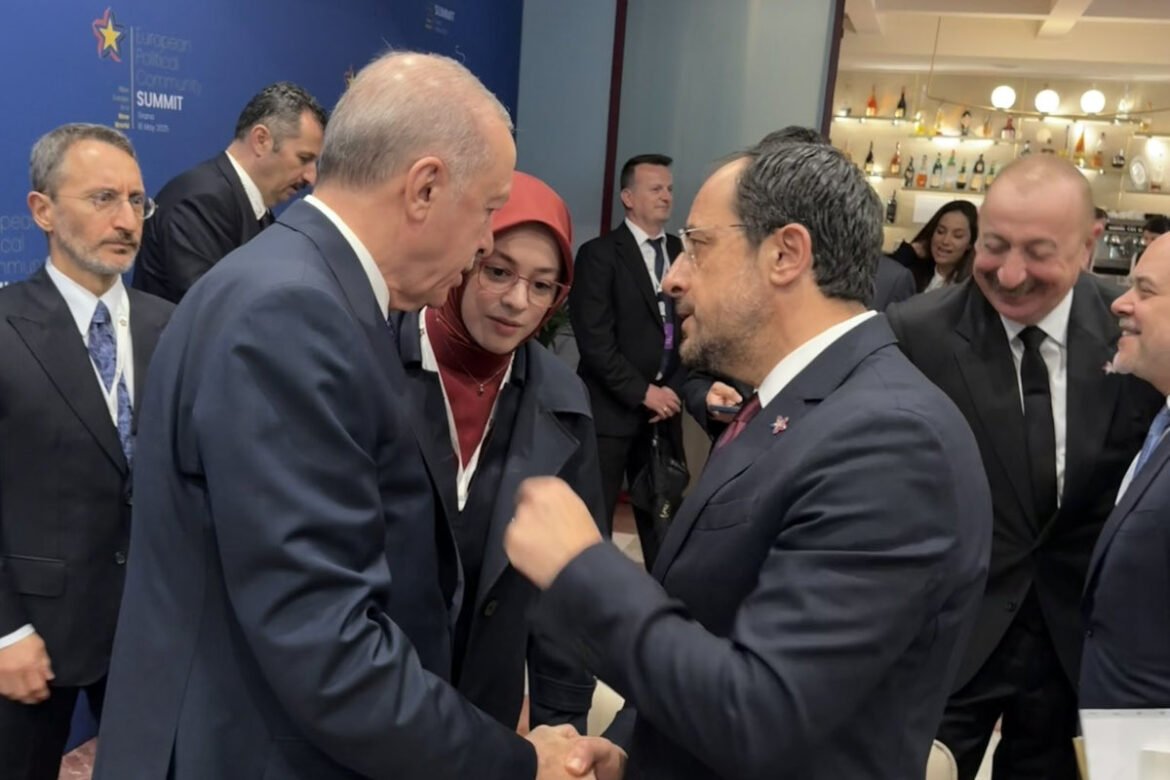 «Συνάντηση Χριστοδουλίδη – Ερντογάν στα Τίρανα: Η Επιτακτική Ανάγκη για Διάλογο στο Κυπριακό»