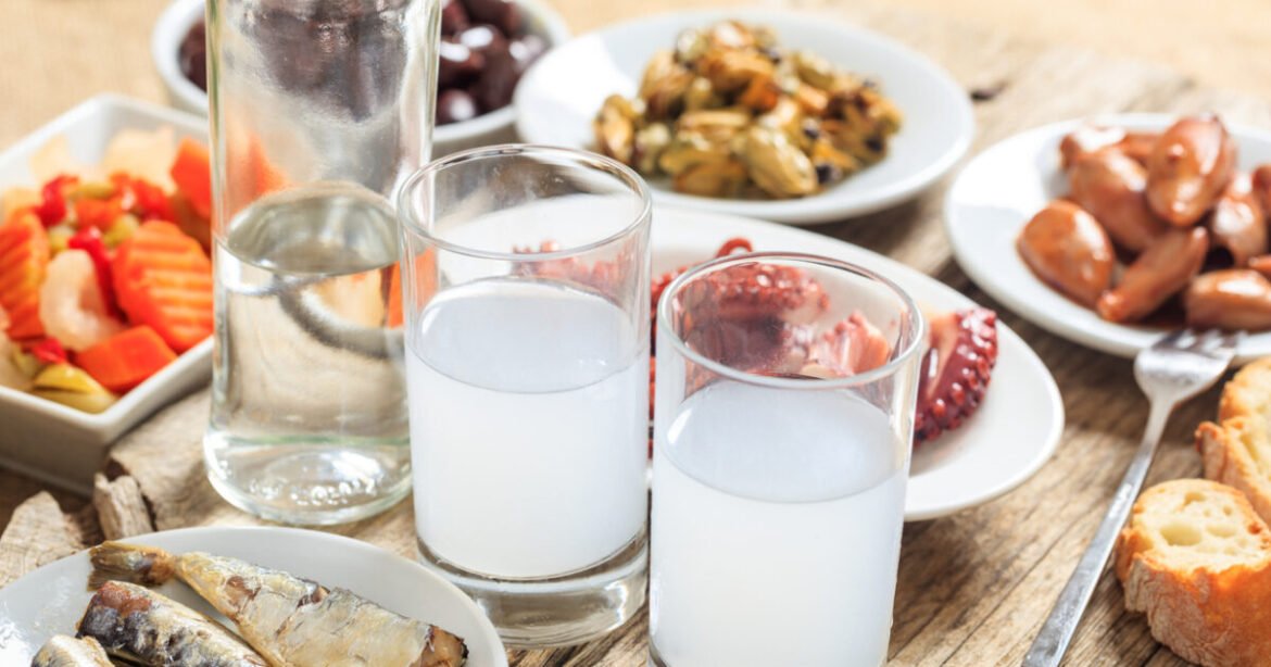 «Ούζο: Ο Θρίαμβος του Ελληνικού Αποστάγματος στις Παγκόσμιες Αγορές»