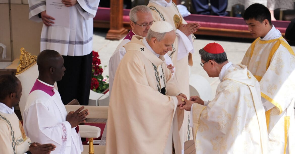 «Ζωντανά από το Βατικανό: Η Ιστορική Τελετή Ενθρόνισης του Πάπα Λέοντα XIV»