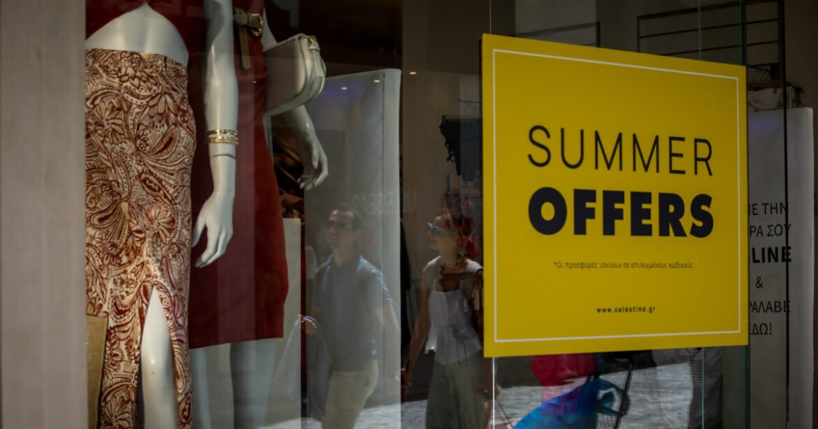 «Θερινές Εκπτώσεις 2025: Όλες οι λεπτομέρειες για την έναρξη, τη διάρκεια και τις ανοιχτές Κυριακές!»