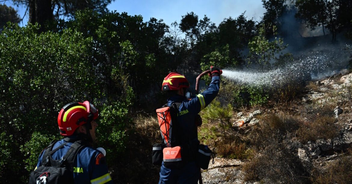 «Φωτιά στη Ριτσώνα: Εντυπωσιακή κινητοποίηση της πυροσβεστικής για την κατάσβεση»