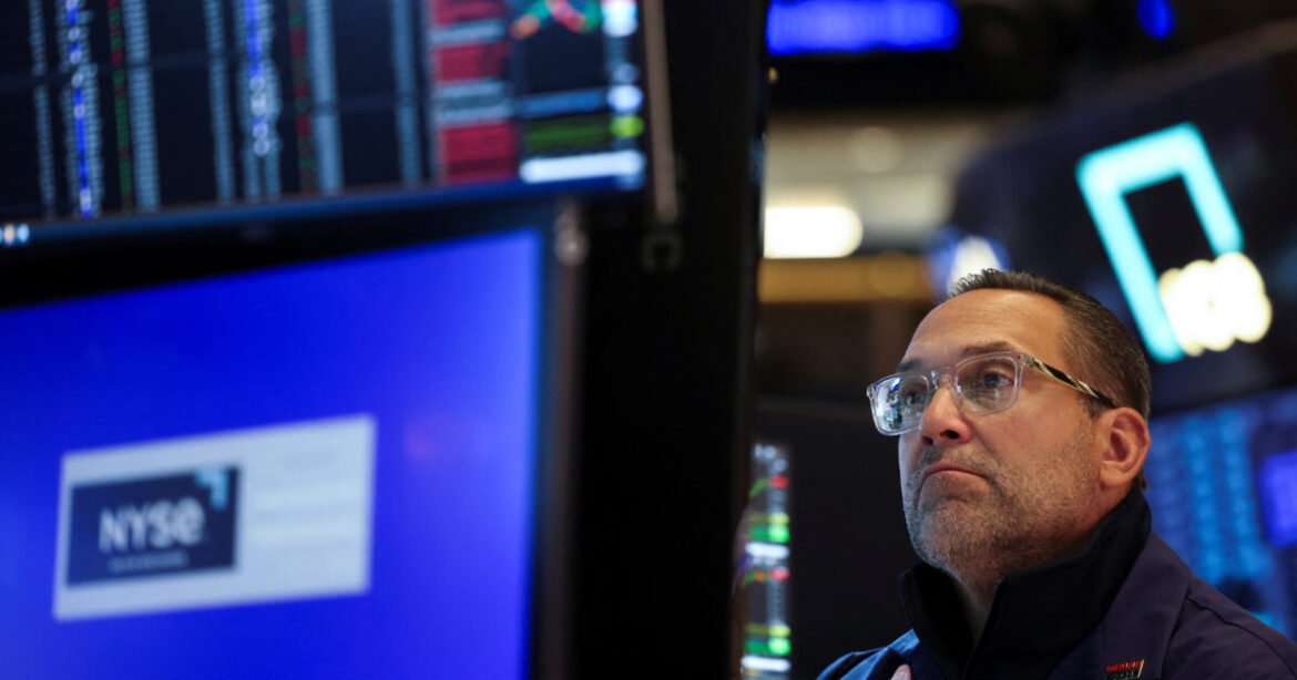 Wall Street: Ο S&P 500 Κλείνει με Κέρδη για Έκτη Συνεχόμενη Μέρα, Αγνοώντας την Υποβάθμιση του Αξιοχρέου των ΗΠΑ!