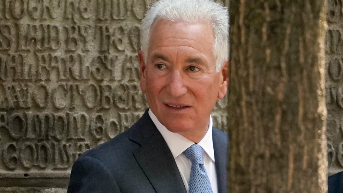 «Σκάνδαλο: Καταδικασμένος συμπέθερος του Τραμπ αναλαμβάνει πρεσβευτής των ΗΠΑ στη Γαλλία»