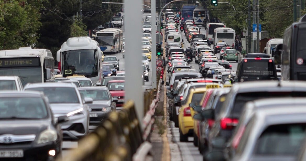 «Κυκλοφοριακό Χάος: Απροσπέλαστος ο Κηφισός – Καθυστερήσεις σε Κηφισίας, Αττική Οδό και Αθηνών»