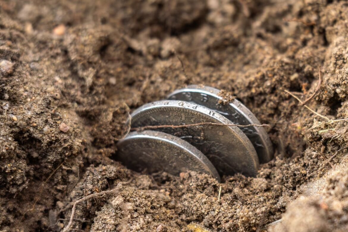 «Ανακαλύφθηκε Θησαυρός στο Δάσος: Η Μυθική Αξία και οι Εικόνες που Σοκάρουν»