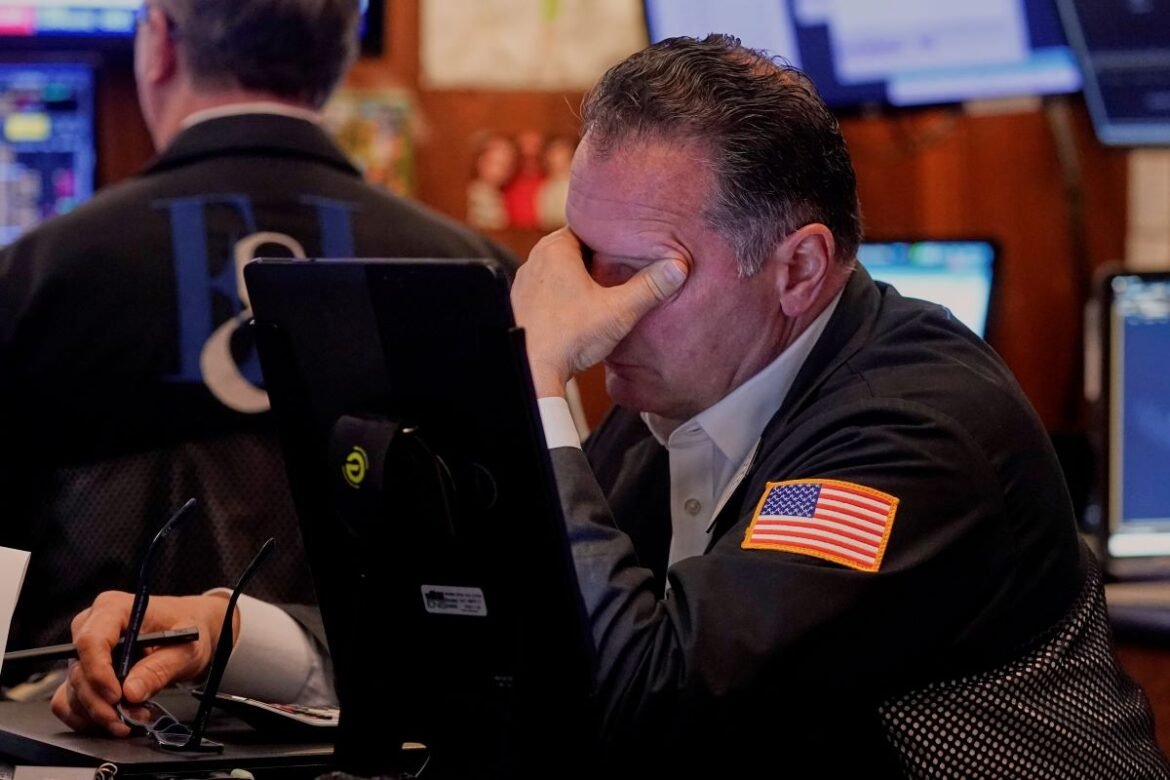 «Τραμπ: Η Wall Street σε ελεύθερη πτώση μετά τους νέους δασμούς στην ΕΕ και την Apple»
